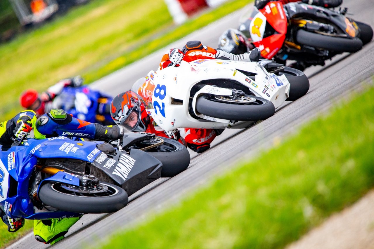Racebg-34_resized_1.jpg