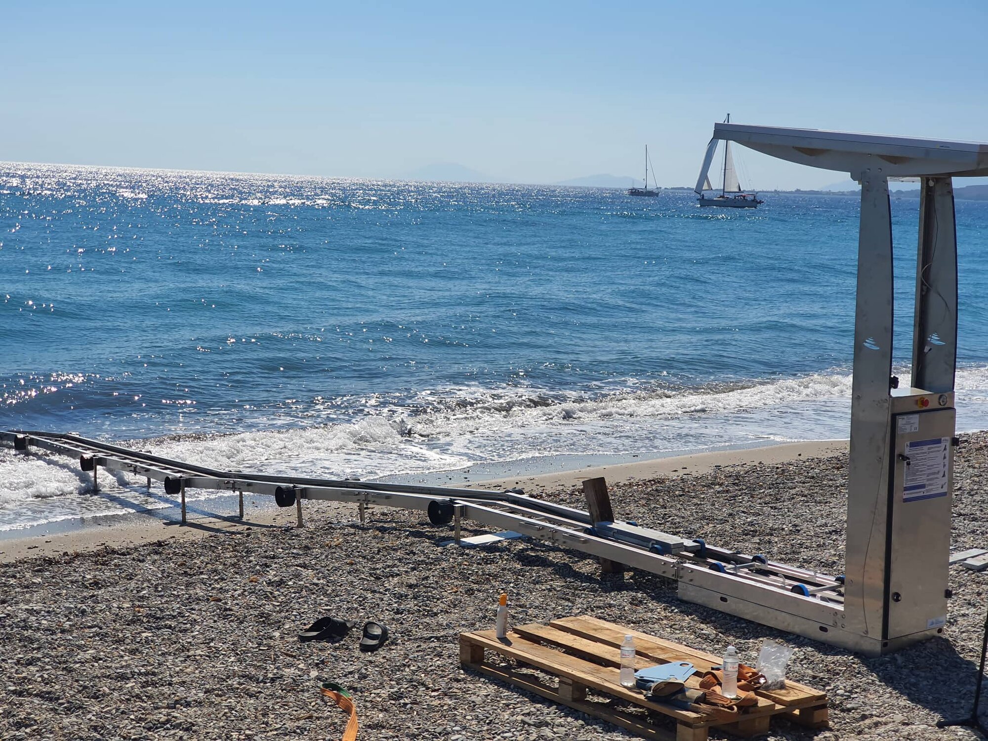 Κως_ΑμεΑ_τοποθέτηση μηχανισμού παραλίας 2022 7 18 (2).jpg